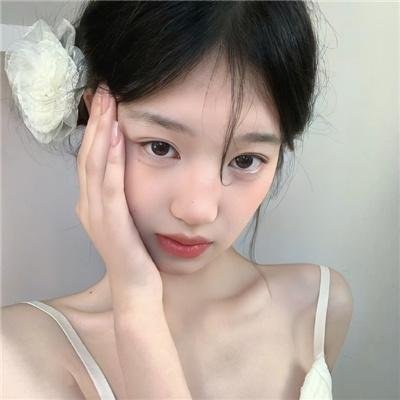 云雨情花海报